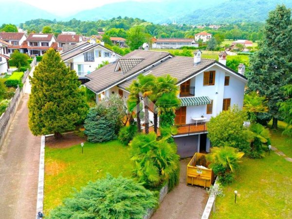 casa indipendente in vendita a Giaveno in zona Villa