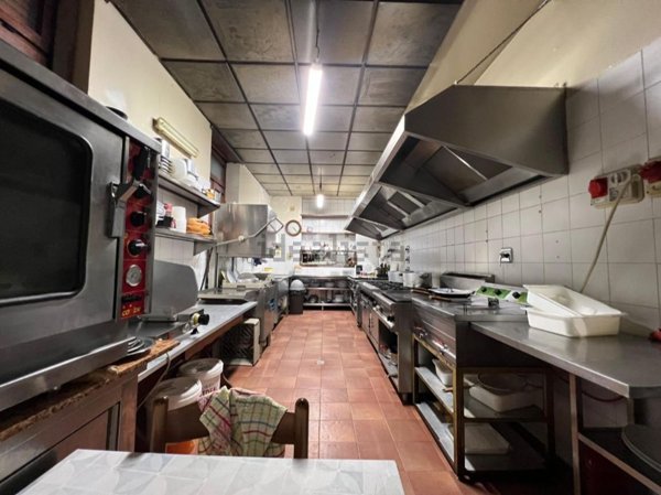 negozio in vendita a Giaveno in zona Selvaggio