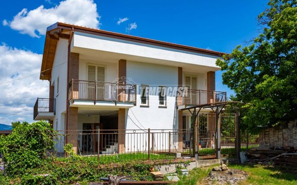 casa indipendente in vendita a Giaveno in zona Villa