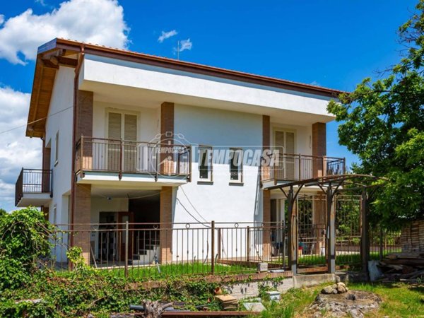 casa indipendente in vendita a Giaveno in zona Villa