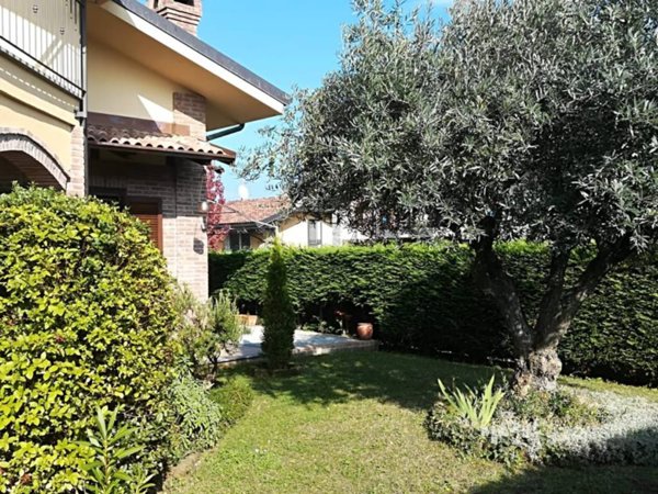 casa indipendente in vendita a Giaveno in zona Villa