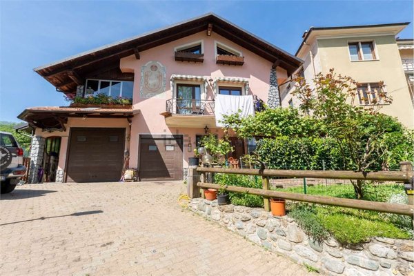casa indipendente in vendita a Giaveno in zona Villa