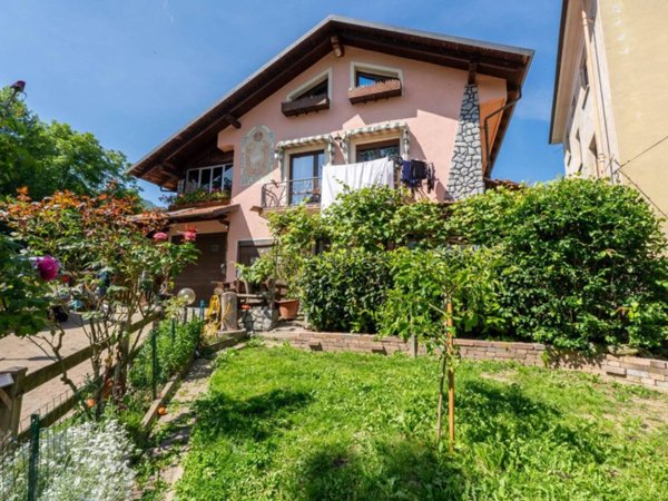 casa indipendente in vendita a Giaveno in zona Villa