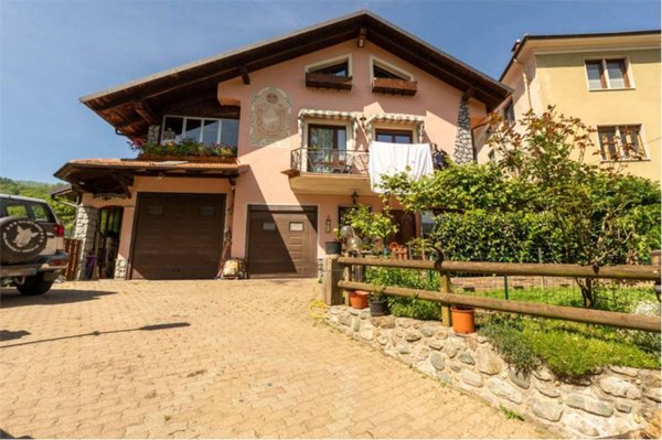 casa indipendente in vendita a Giaveno in zona Villa