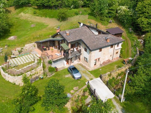 casa indipendente in vendita a Giaveno in zona Villa