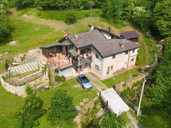 casa indipendente in vendita a Giaveno in zona Villa