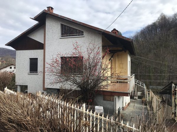casa indipendente in vendita a Giaveno in zona Villa