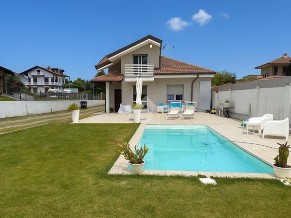 casa indipendente in vendita a Giaveno in zona Villa