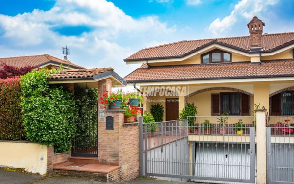 casa indipendente in vendita a Giaveno in zona Villa