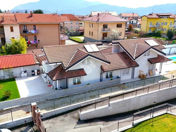 casa indipendente in vendita a Giaveno in zona Villa