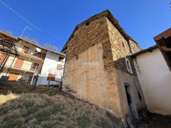 casale in vendita a Giaveno in zona Chiarmetta