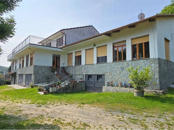 casa indipendente in vendita a Giaveno in zona Sala