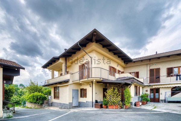 casa semindipendente in vendita a Giaveno in zona Sala