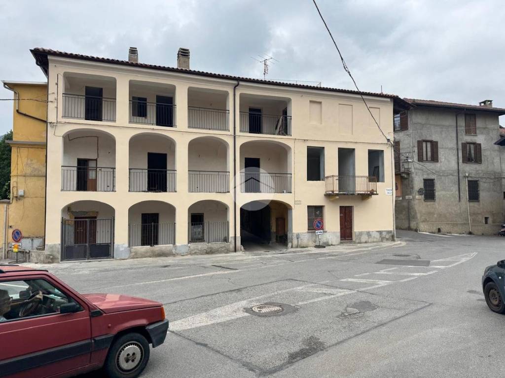 appartamento in vendita a Giaveno in zona Sala
