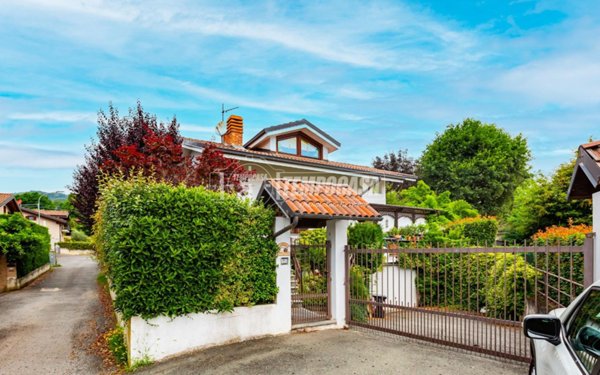 casa indipendente in vendita a Giaveno in zona Villa