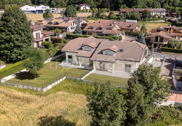 casa indipendente in vendita a Giaveno in zona Villa