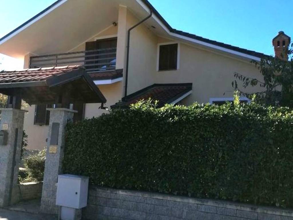 casa indipendente in vendita a Giaveno in zona Villa