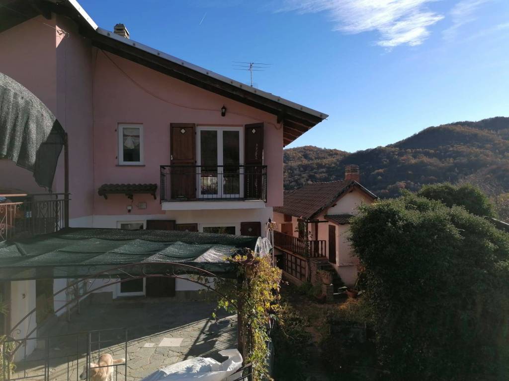 casa indipendente in vendita a Giaveno in zona Villa