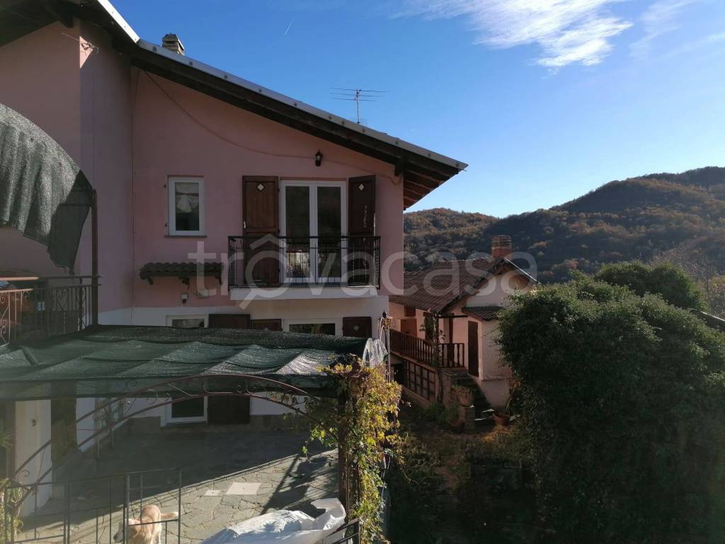 casa indipendente in vendita a Giaveno in zona Villa