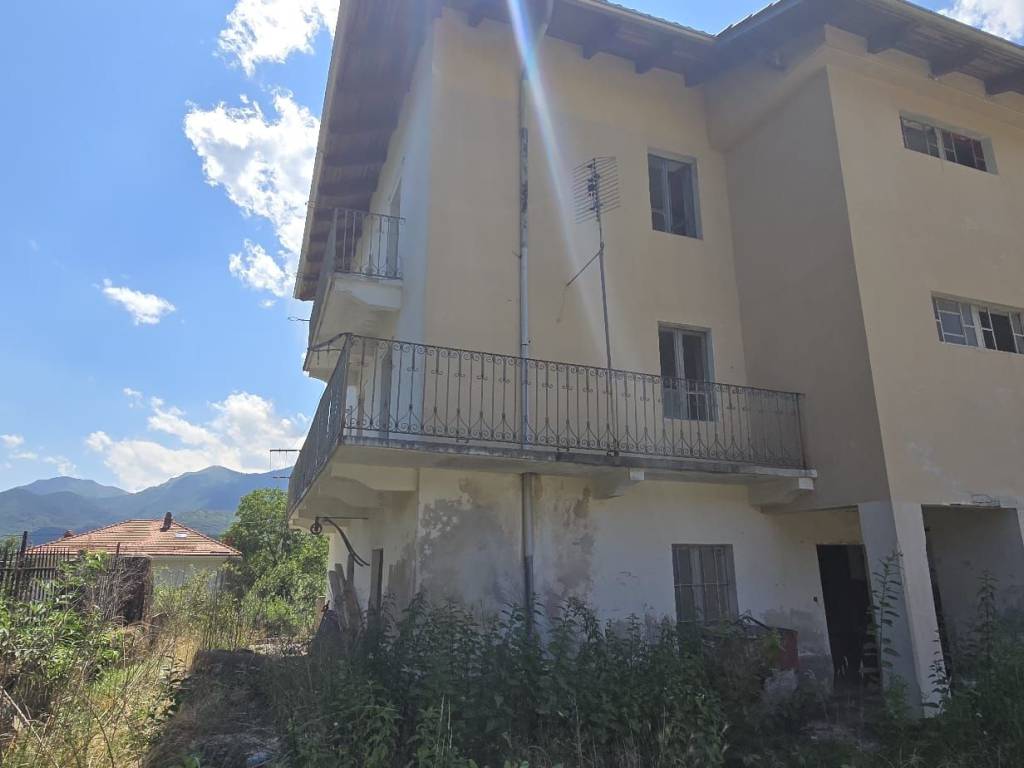 appartamento in vendita a Giaveno in zona Selvaggio