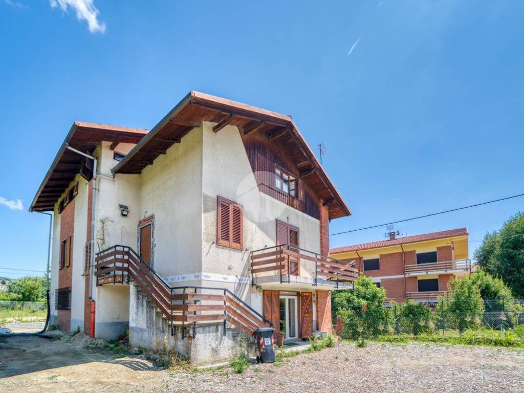 casa indipendente in vendita a Giaveno in zona Villa