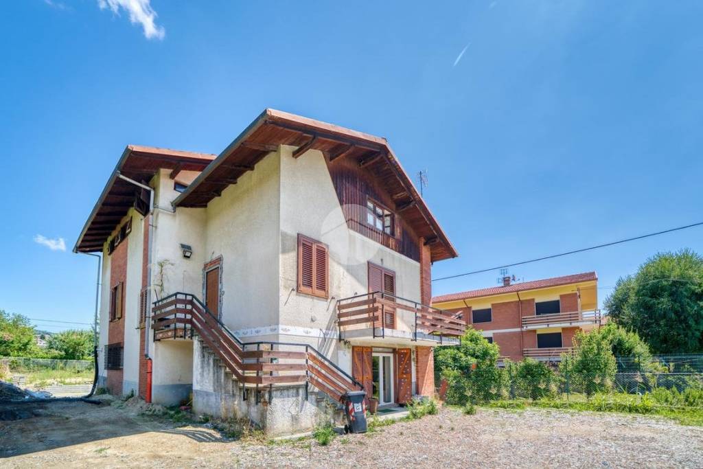 casa indipendente in vendita a Giaveno in zona Villa