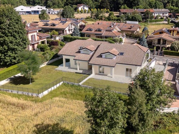 casa indipendente in vendita a Giaveno in zona Villa