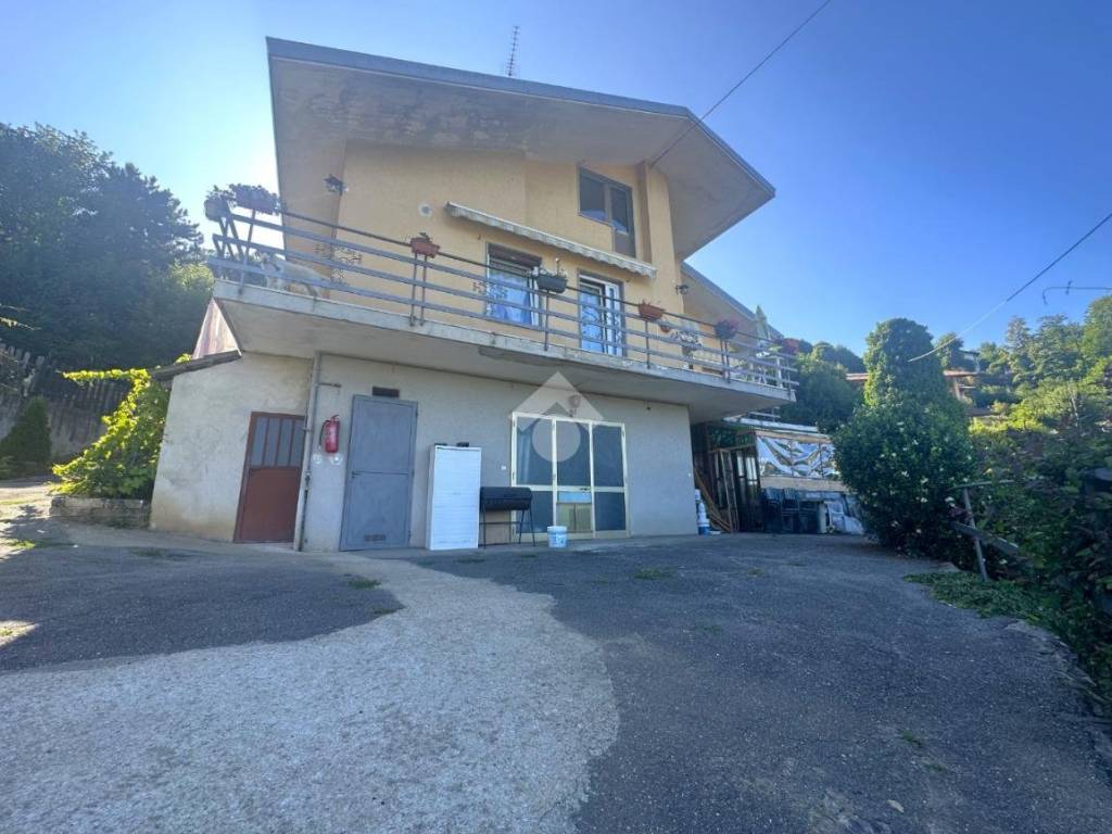 casa indipendente in vendita a Giaveno in zona Maddalena