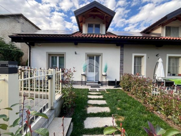 casa indipendente in vendita a Giaveno in zona Villa