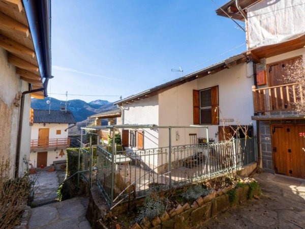 casa indipendente in vendita a Giaveno in zona Chiarmetta