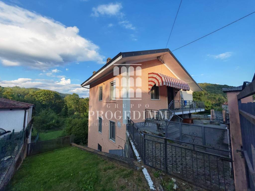 casa indipendente in vendita a Giaveno in zona Villa