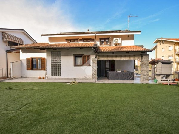 casa indipendente in vendita a Giaveno in zona Villa