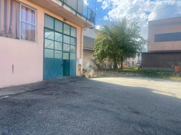 locale commerciale in vendita a Giaveno