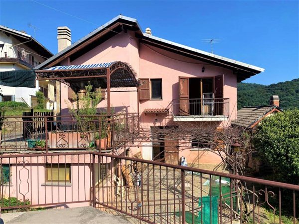 casa indipendente in vendita a Giaveno in zona Villa