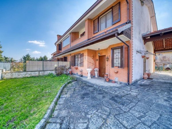 casa indipendente in vendita a Giaveno in zona Villa