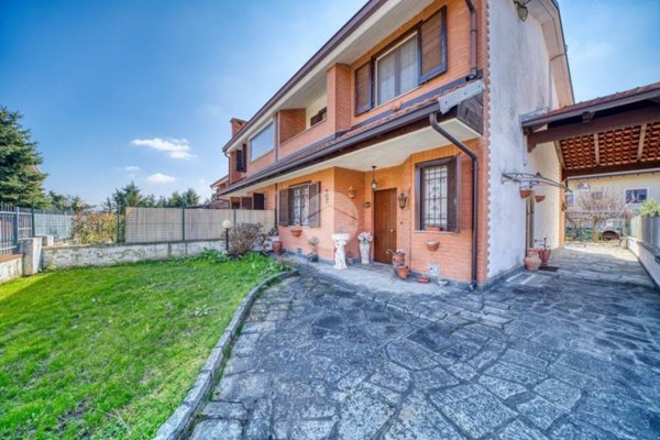 casa indipendente in vendita a Giaveno in zona Villa