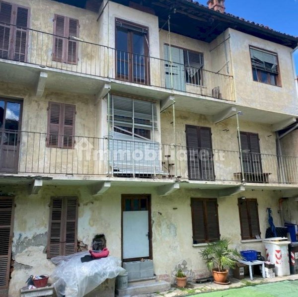 casa indipendente in vendita a Giaveno in zona Villa