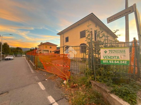 casa indipendente in vendita a Giaveno in zona Villa
