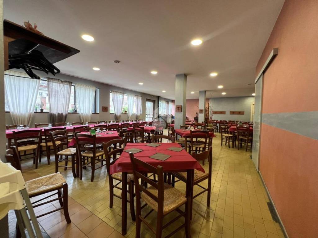 negozio in vendita a Giaveno in zona Selvaggio