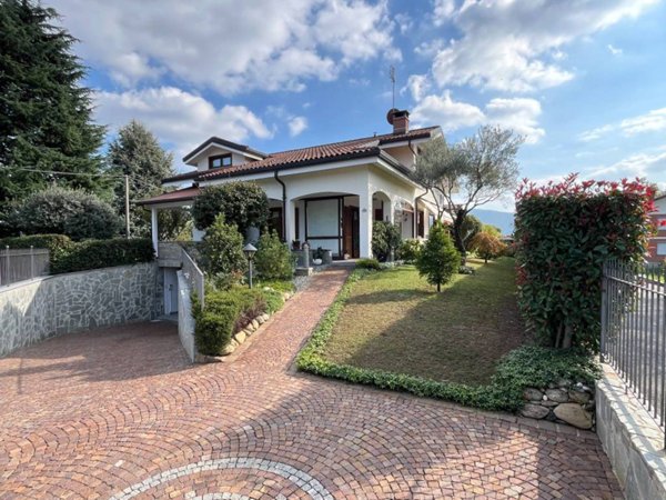 casa indipendente in vendita a Giaveno in zona Villa