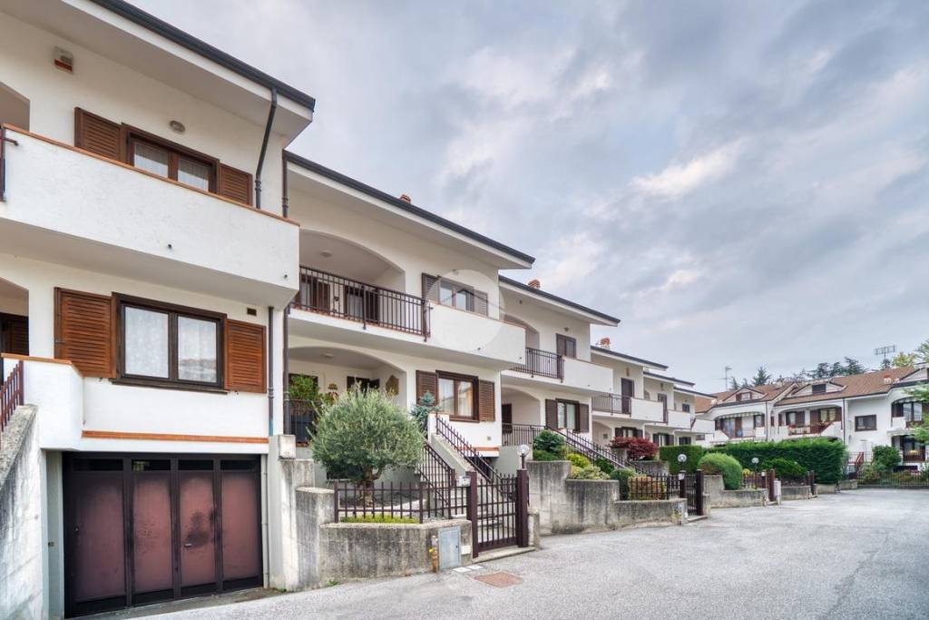 casa indipendente in vendita a Giaveno in zona Villa