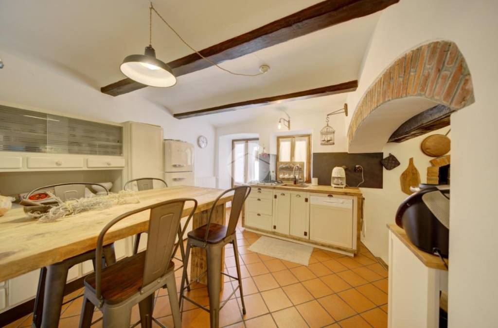 casa indipendente in vendita a Giaveno in zona Sala