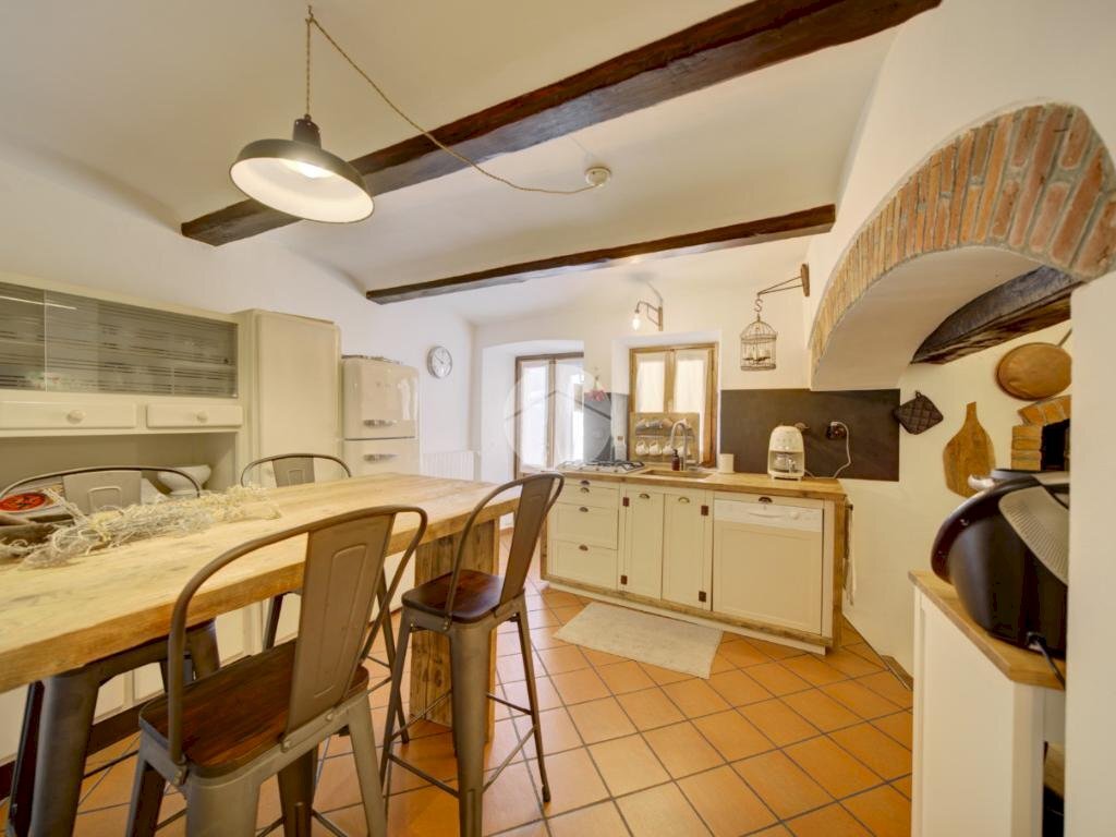 casa indipendente in vendita a Giaveno in zona Sala