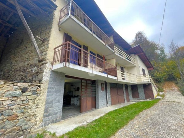 casa semindipendente in vendita a Giaveno in zona Selvaggio