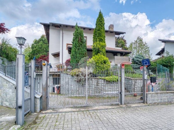 casa indipendente in vendita a Giaveno in zona Villa