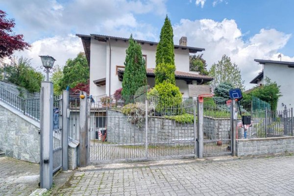 casa indipendente in vendita a Giaveno in zona Villa