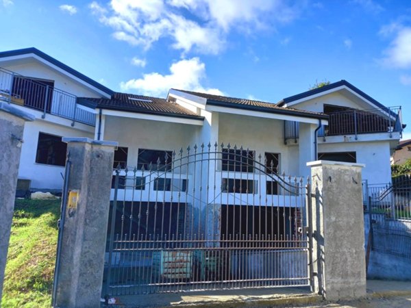 casa indipendente in vendita a Giaveno in zona Villa