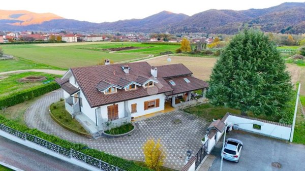 casa indipendente in vendita a Giaveno in zona Villa