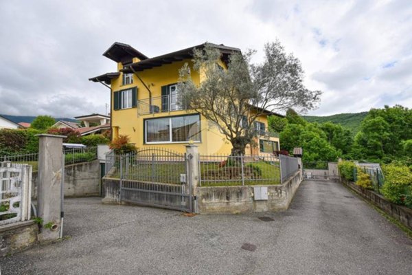 casa indipendente in vendita a Giaveno in zona Villa