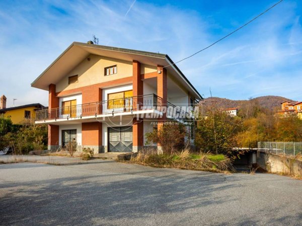casa indipendente in vendita a Giaveno in zona Villa